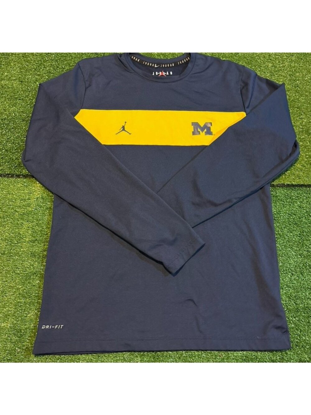 Michigan Wolverines sweatshirt mens medium yellow blue jordan brand thin fleece